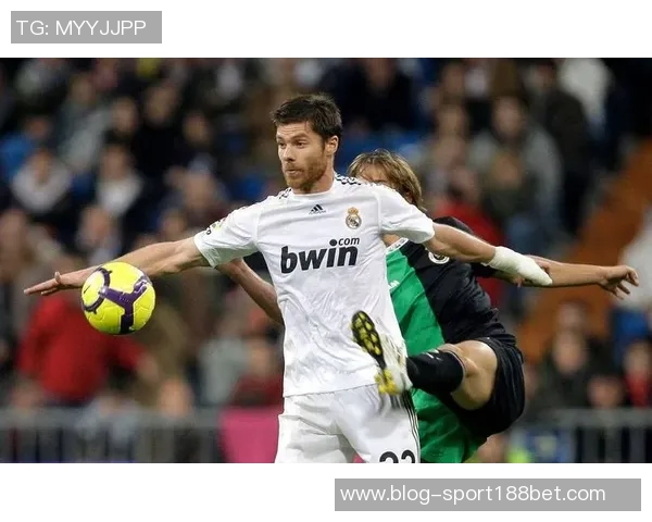 阿隆索建议皇马关注伊尔迪兹视其为重要引援目标